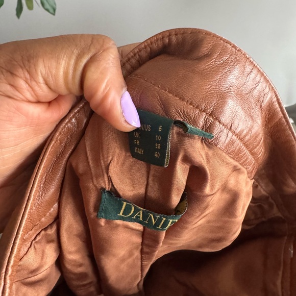 Danier Tan Leather made in Canada pants - Picture 3 of 7